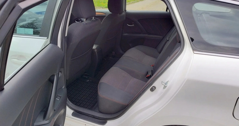 Toyota Avensis cena 49000 przebieg: 183000, rok produkcji 2017 z Pieszyce małe 29